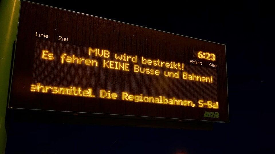 Anzeigetafel "MVB wird bestreikt!"